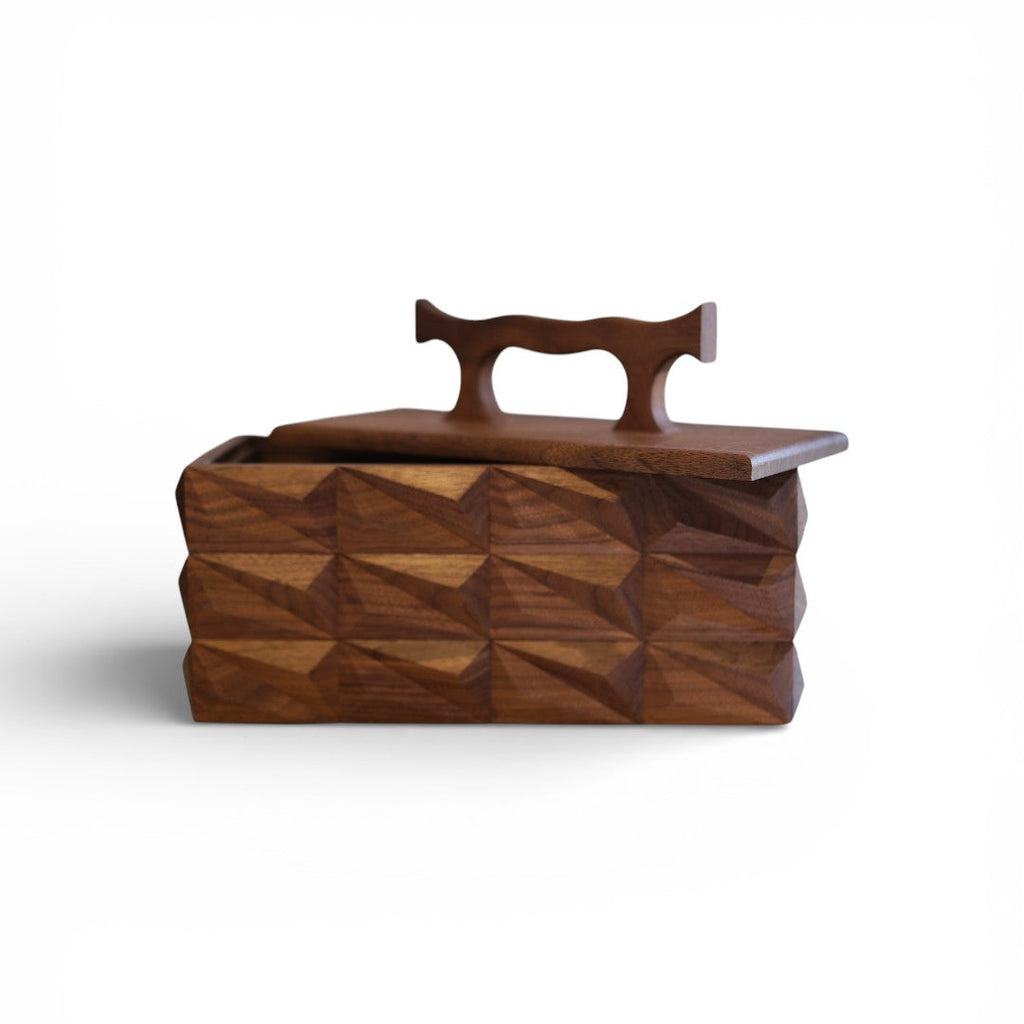 Edgy Box with Lift-Lid
